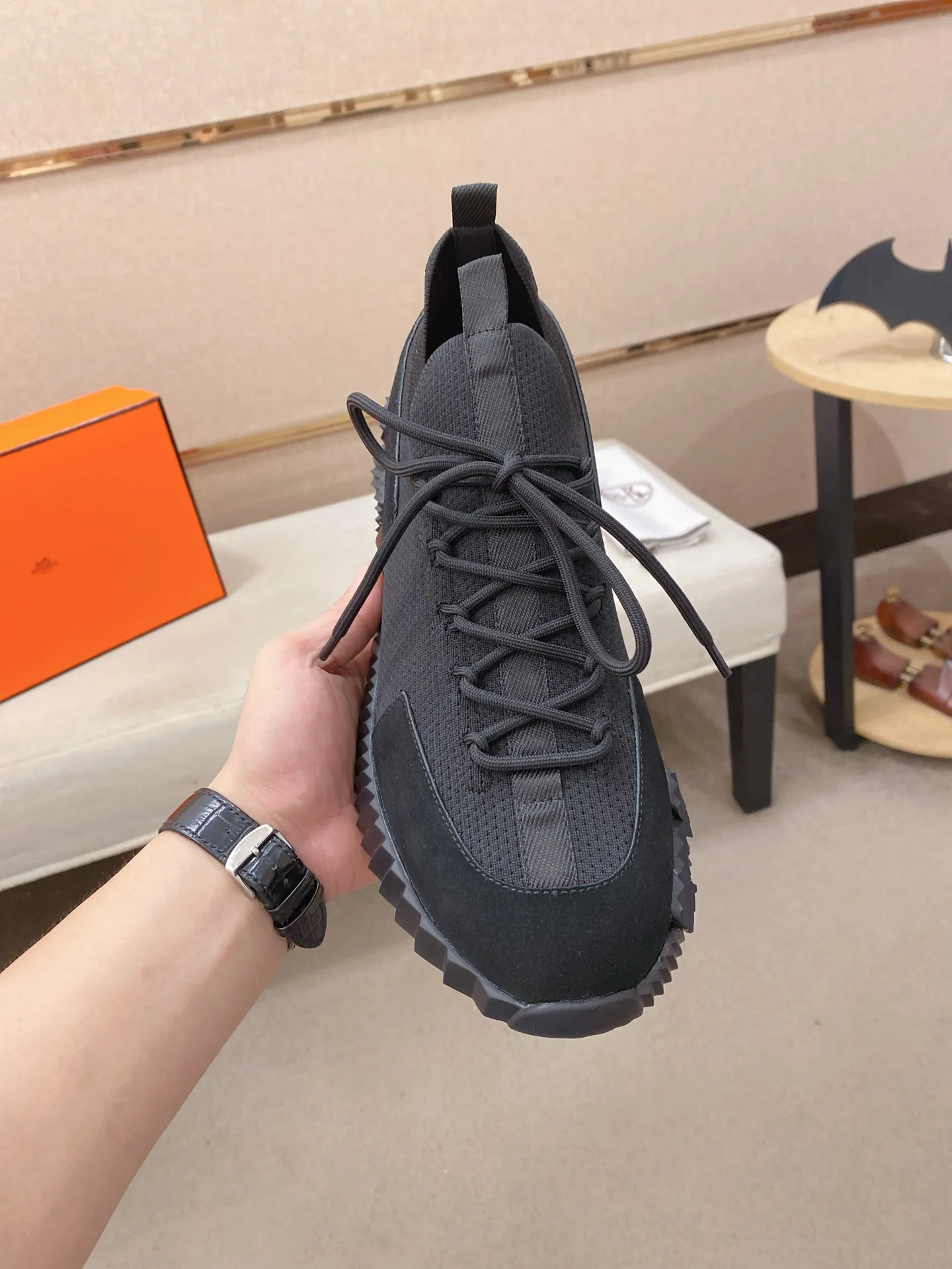 Men's clothing and shoes💰: 620💰《HERMES》【Classic Original Version】Hermès; Top 🔝 Purchasing Agency 🔍🔍Men's latest 🇺🇸 counters are on sale simultaneously, original imported from Italy ▲▲Silk cowhide with breathable fabric ▲▲ (high-end and expensive Qi·Grade) Exquisite workmanship (Italian 🇮🇹Imported water-dyed 🐂cowhide lining) Sole: Original sole provided by the original factory, ⚠️Exclusive double-layer activity·TPR·Rubber·Combined molded outsole; Super·comfortable·wear-resistant·non-slip·environmental protection The real thing is more beautiful if you take the real thing (high quality, follow the order), you can enter and exit the counter at will * Number of yards: 38·39·40·41·42·43·44# (can be customized 45.)